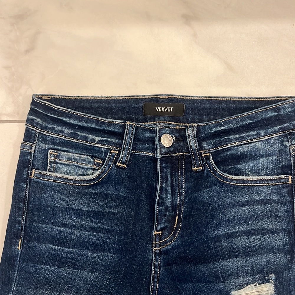 Distressed jeans - Picture 2 of 3